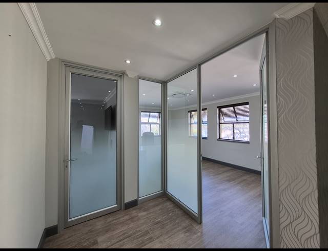 175M² OFFICE TO LET IN DUNKELD WEST